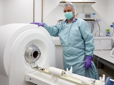 Sealed animal carrier system for use in cleanroom environments 