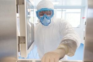 Selection criteria for cleanroom garments with the new Annex 1