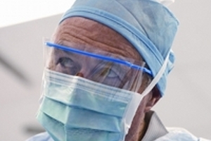 Surgical mask offers a ‘cinch and hug’ fit
