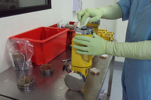 Wipe study measures particle shedding