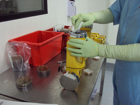Wipe study measures particle shedding