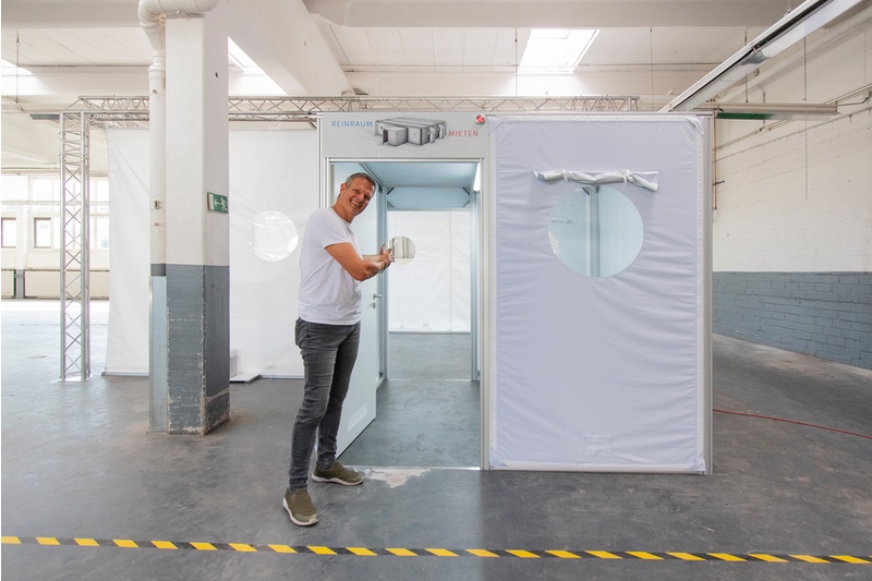 Wolfgang Hassa from ReinraumZelt on the "cleanroom tent" concept